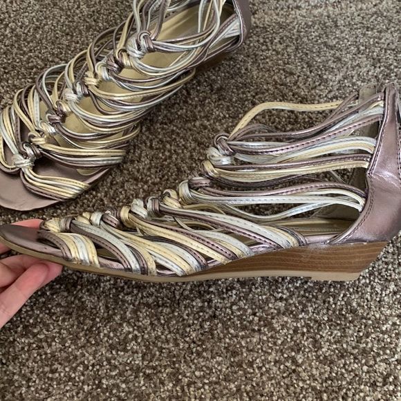 Maurice’s Woman’s Gladiator Sandals size 8 1/2 - Picture 3 of 6